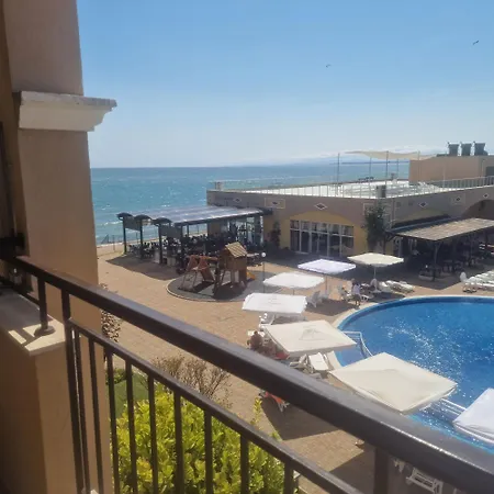 Charming At The Seaside Апартаменты Ахелой