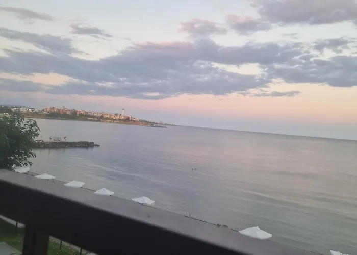 Апартамент Charming At The Seaside